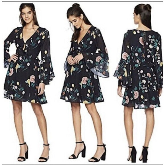 Yumi Kim Size small Celeste Floral Bohemian Flowy Faux Wrap Dress Bell Sleeve - Picture 1 of 6